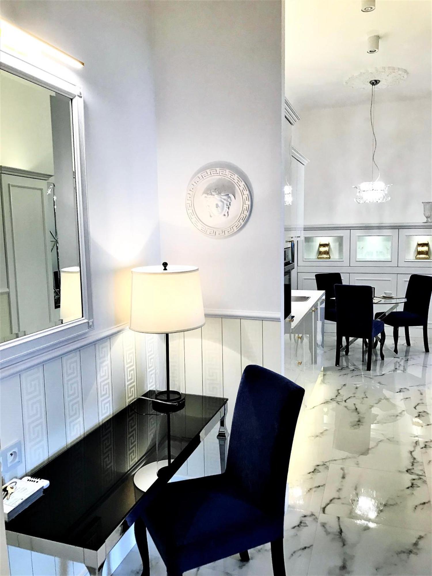 Mondrian Luxury Suites & Apartments Old Town Varşova Oda fotoğraf