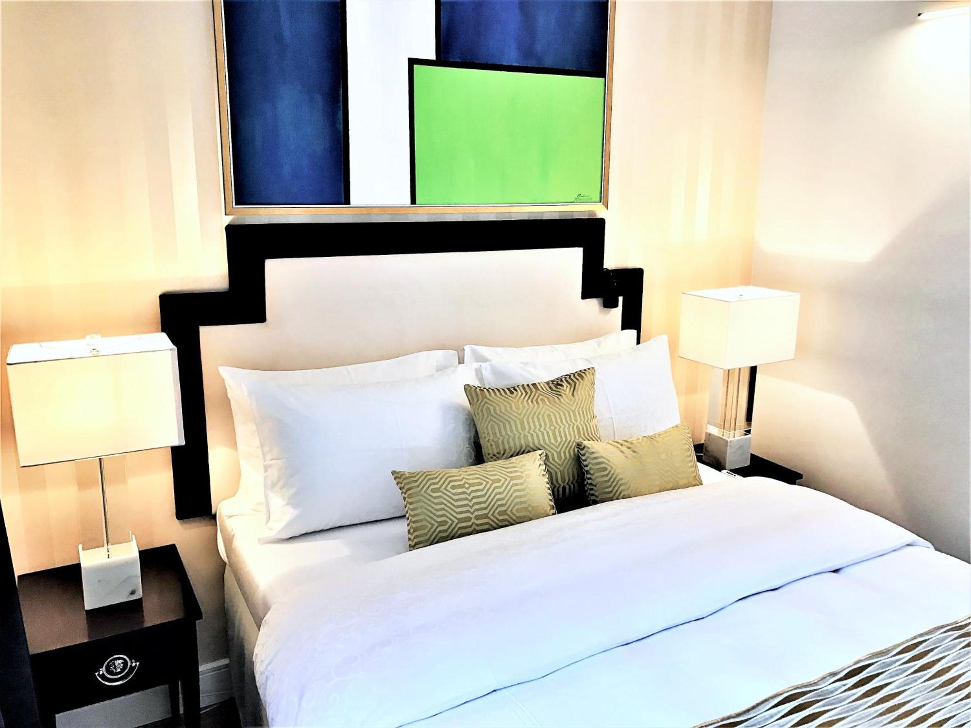 Mondrian Luxury Suites & Apartments Old Town Varşova Oda fotoğraf