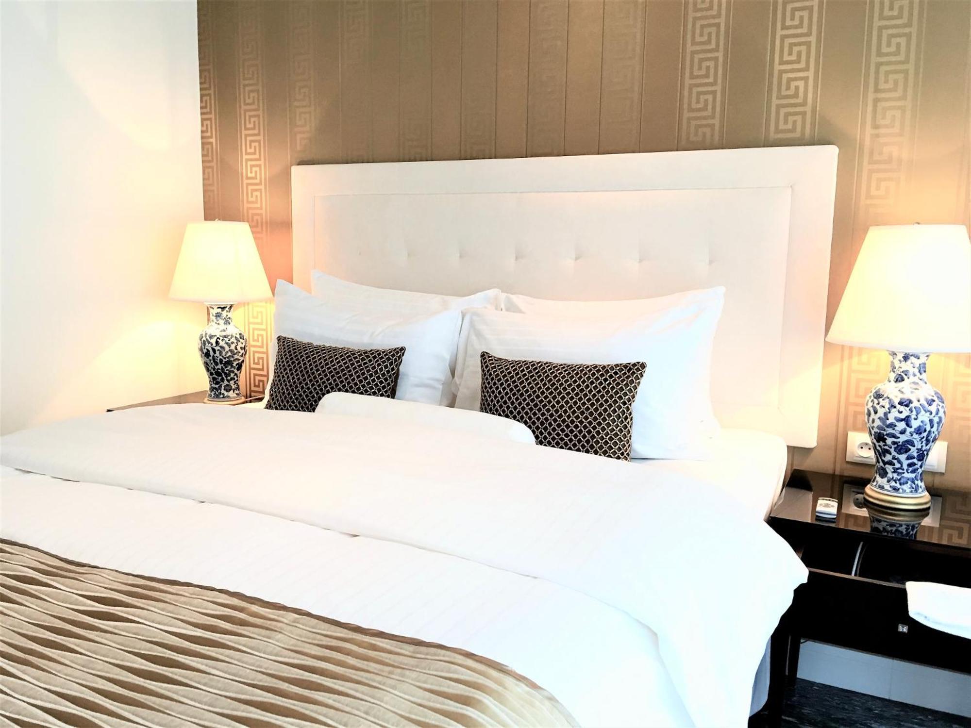 Mondrian Luxury Suites & Apartments Old Town Varşova Oda fotoğraf