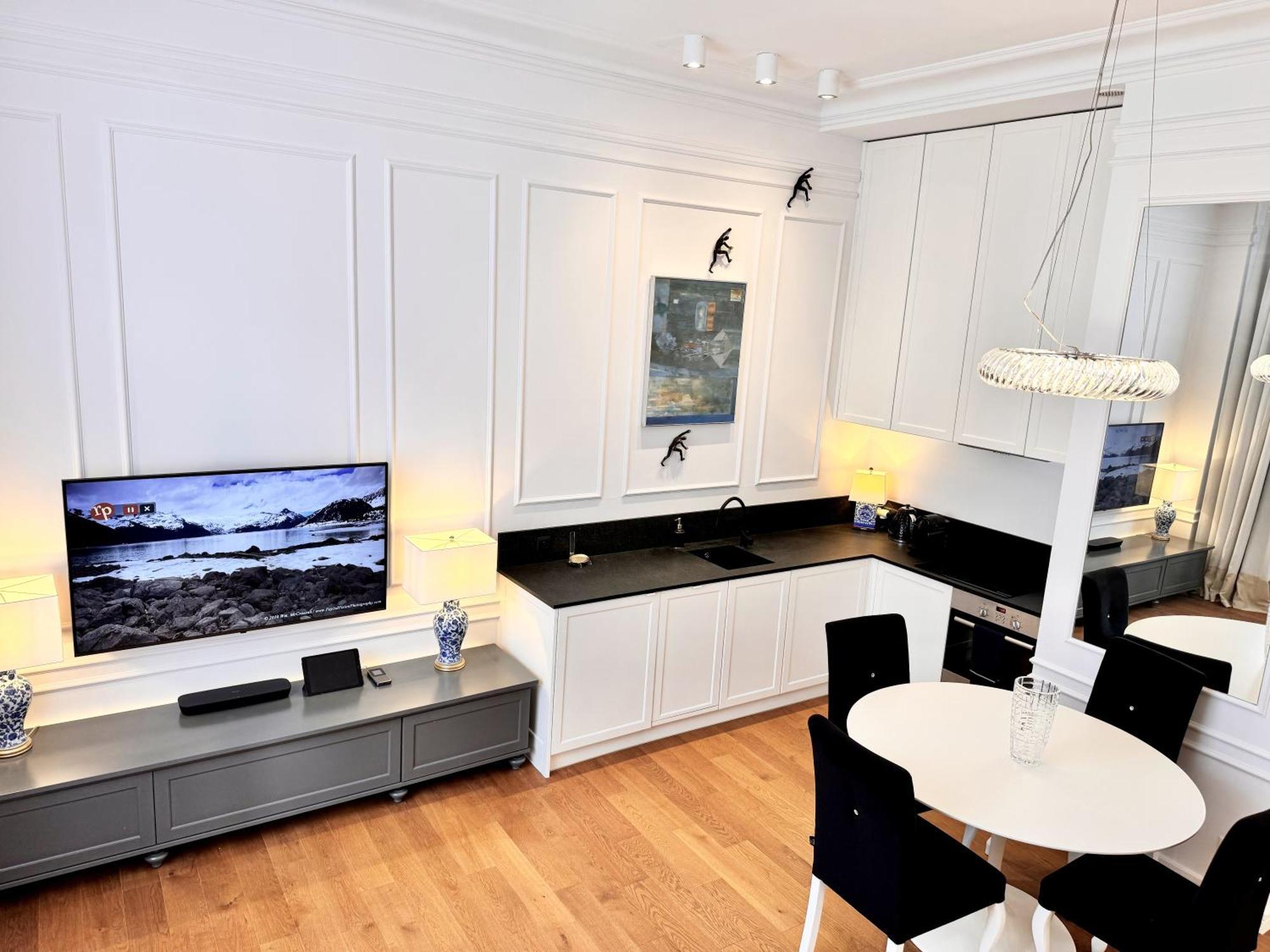 Mondrian Luxury Suites & Apartments Old Town Varşova Oda fotoğraf